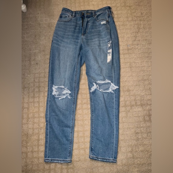 American Eagle Outfitters Pants - NEVER WORN AMERICAN EAGLE JEANS (size 2)! TAGS STILL ON!
